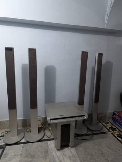 wanted to sell Sony complete sound system