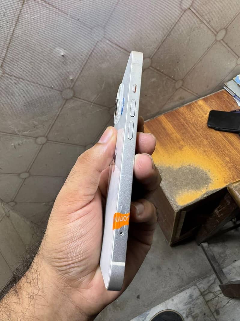 Apple iPhone 13 1