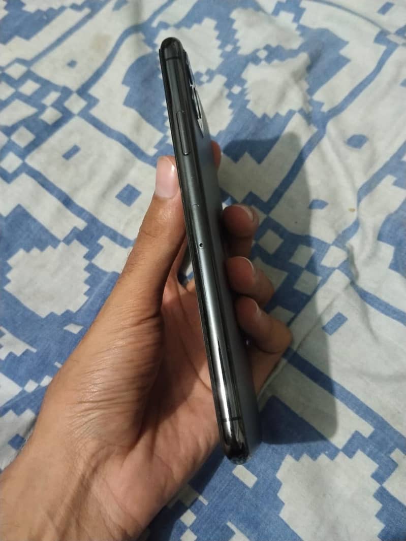 Apple iPhone 11 Pro Max 1