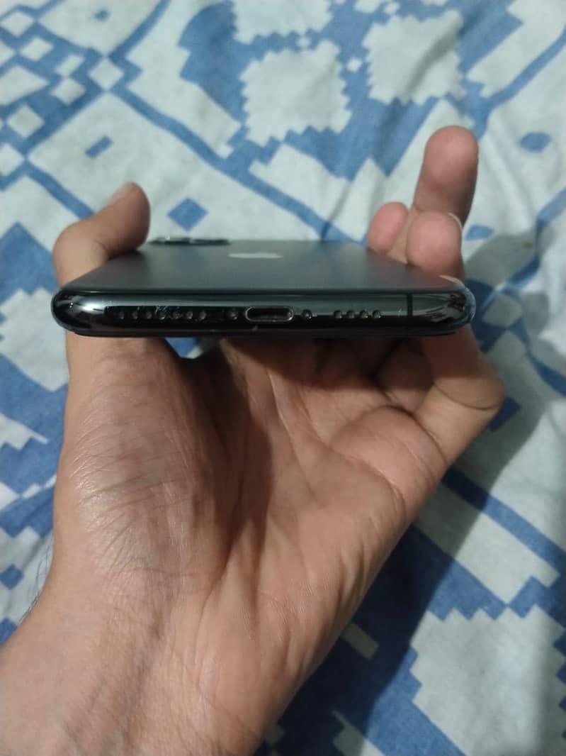 Apple iPhone 11 Pro Max 2