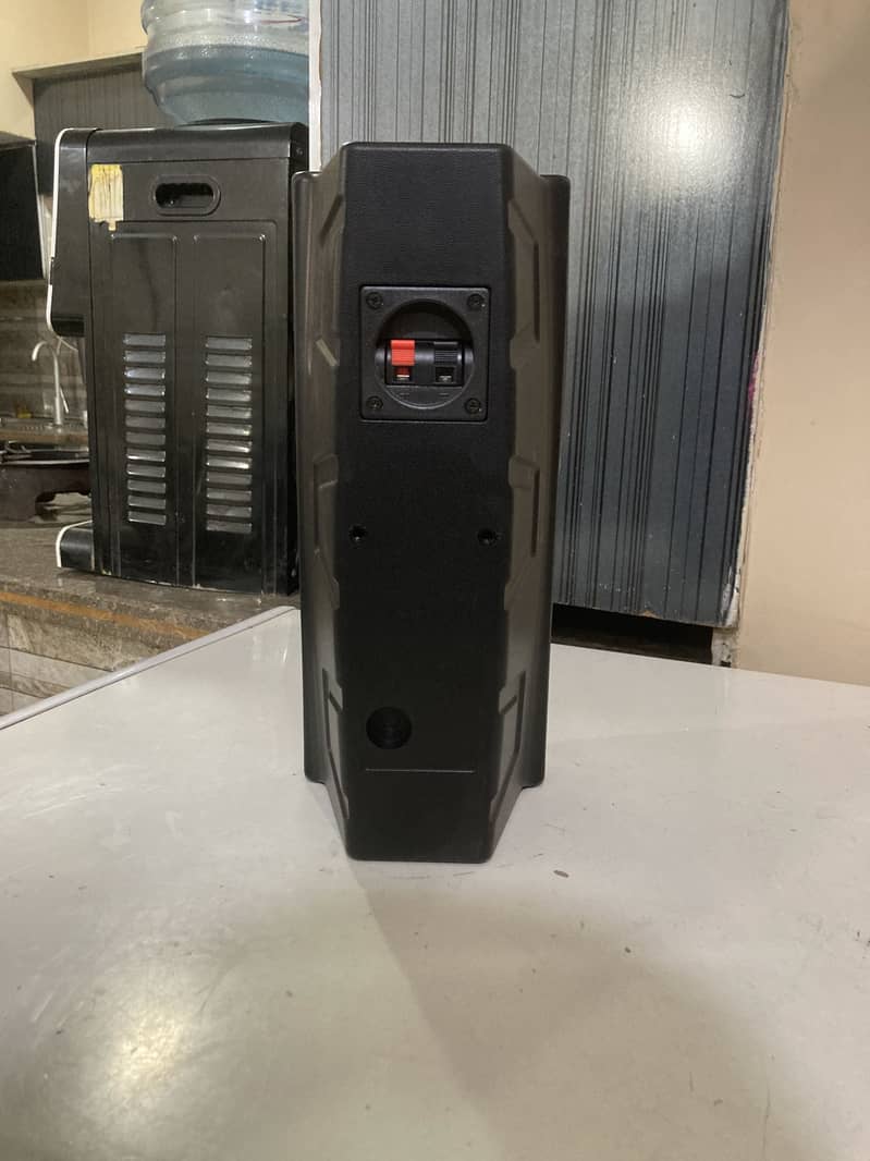 Straight type speaker 1