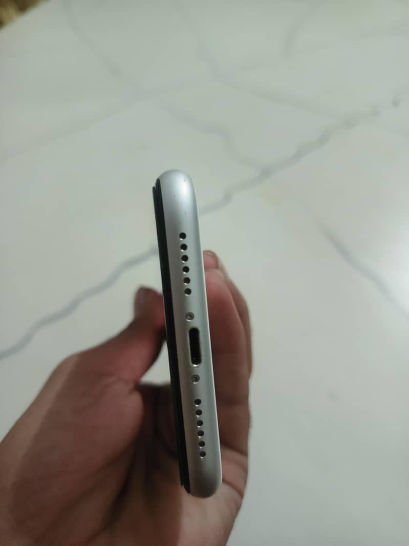 Apple iPhone 11 3