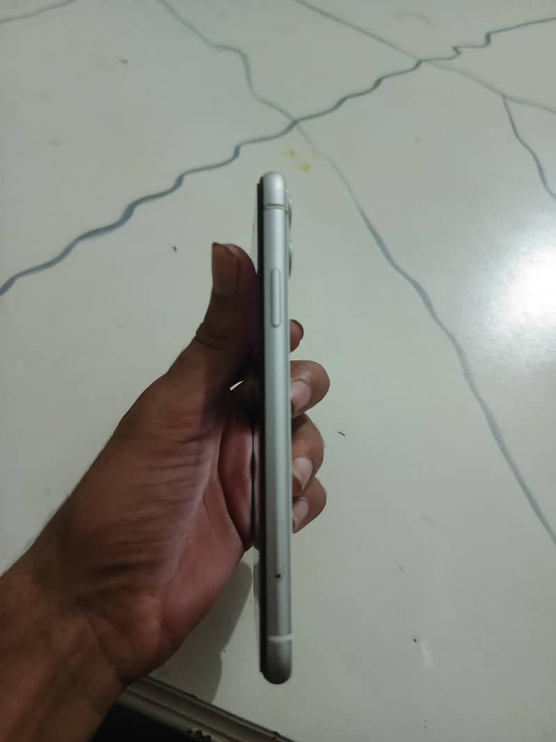 Apple iPhone 11 5
