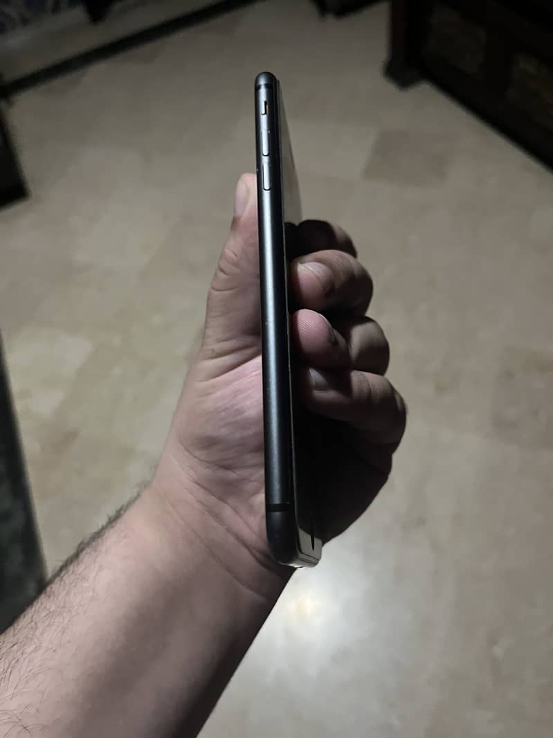 Apple iPhone 8 Plus 2
