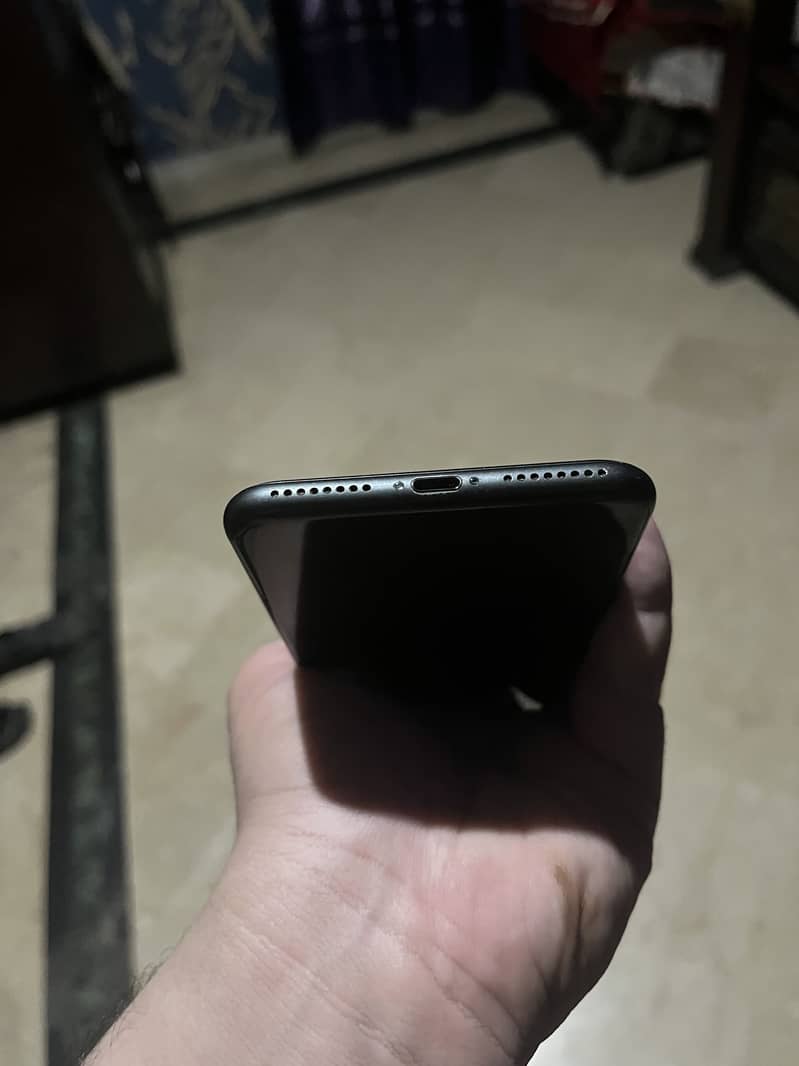 Apple iPhone 8 Plus 4