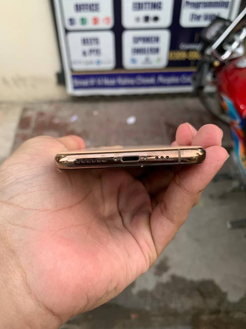 Apple iPhone 11 Pro 1