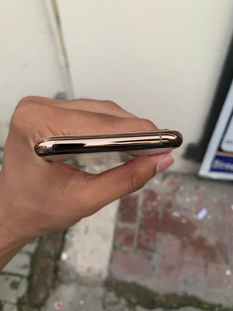 Apple iPhone 11 Pro 2