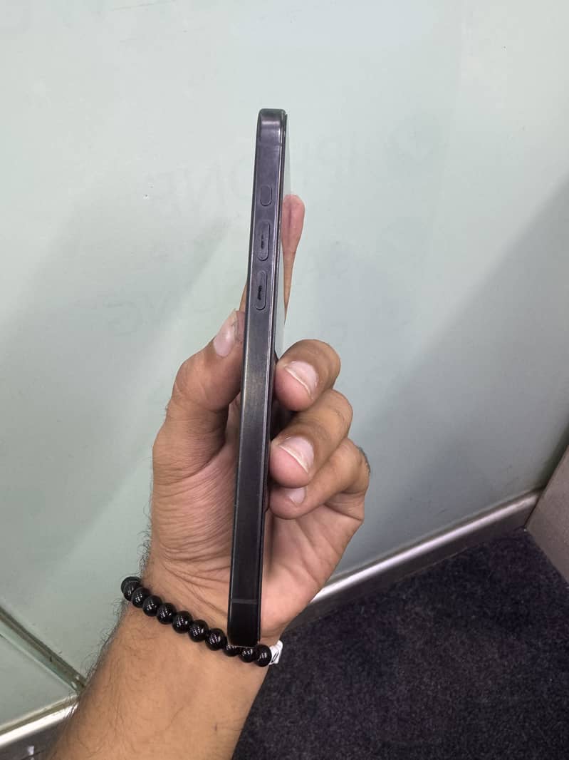 Apple iPhone 15 Pro Max 3