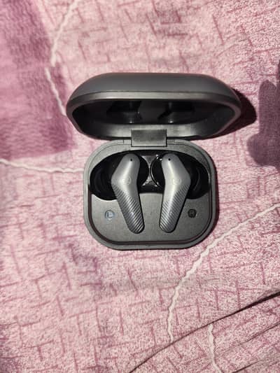 zero gravity earbuds 10/10 condition