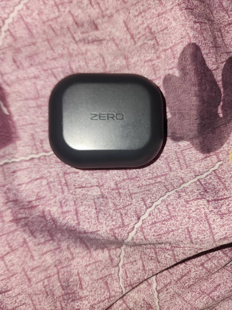 zero gravity earbuds 10/10 condition 1