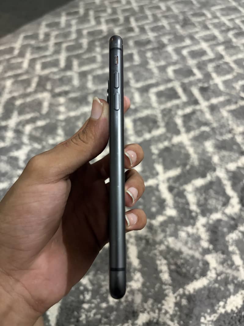 Apple iPhone 11 3