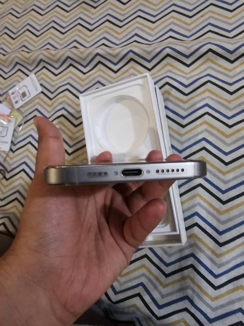 Apple iPhone 15 Pro Max 1