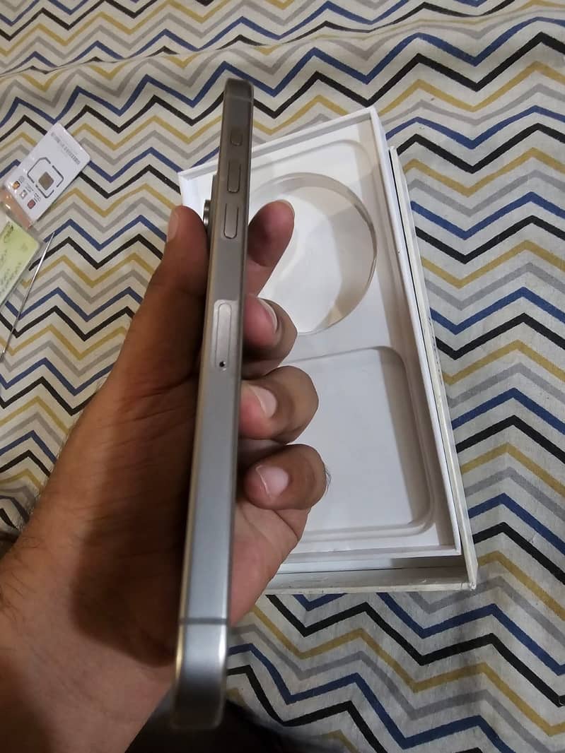 Apple iPhone 15 Pro Max 2