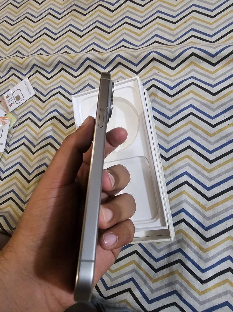Apple iPhone 15 Pro Max 3