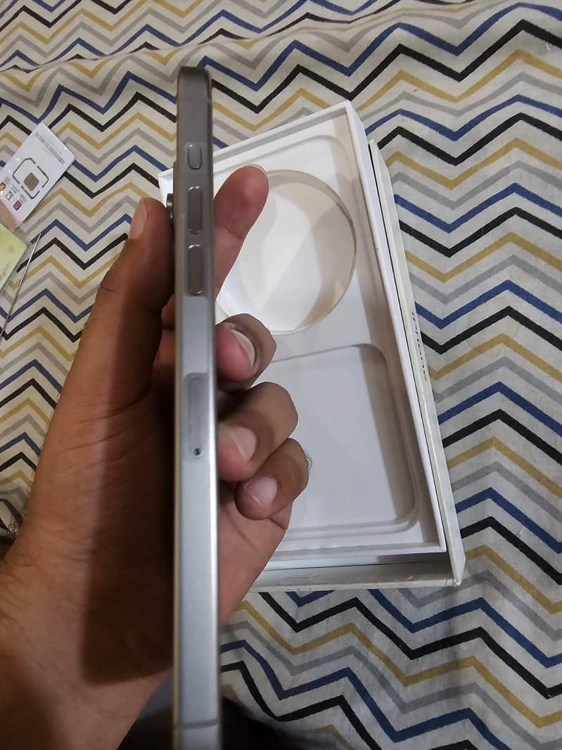 Apple iPhone 15 Pro Max 5