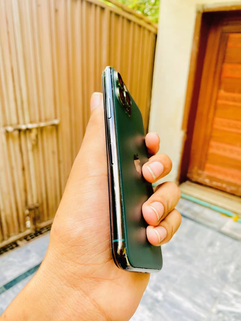 Apple iPhone 11 Pro 1