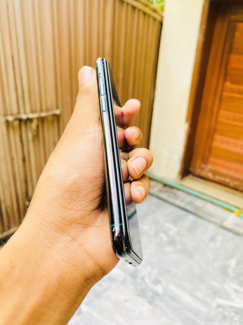 Apple iPhone 11 Pro 2