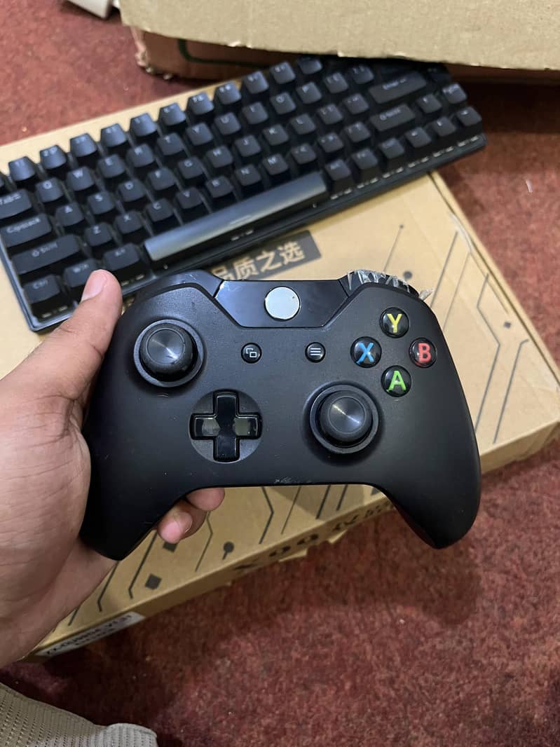 GAMING CONTROLLER 1