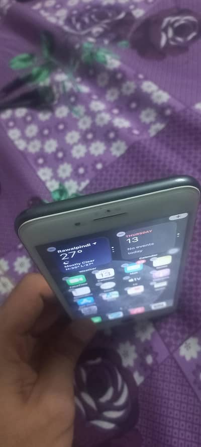 Apple iPhone 8 Plus exchange karna ha Mobile ka sath or 64gbh