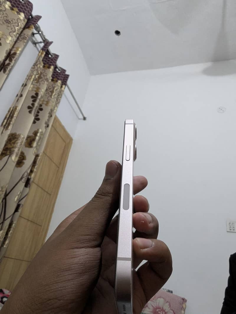 Apple iPhone 13 2