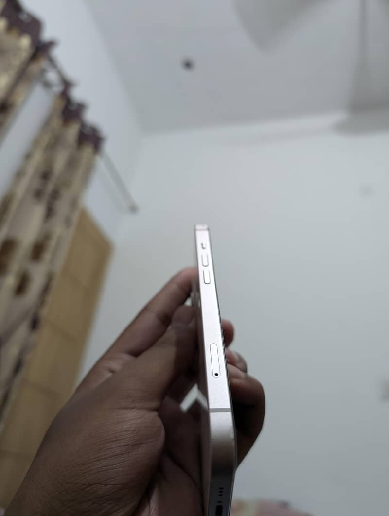 Apple iPhone 13 4