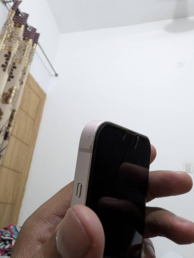 Apple iPhone 13 5