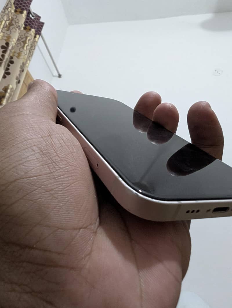 Apple iPhone 13 8