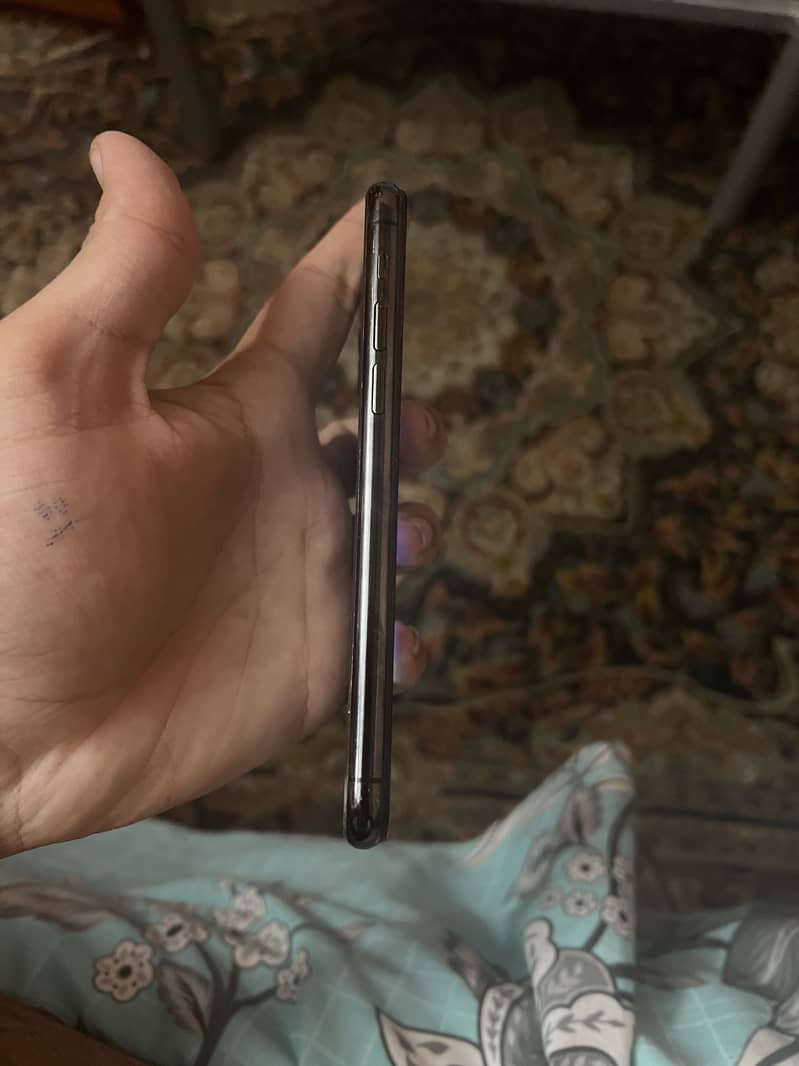 Apple iPhone 11 Pro 2