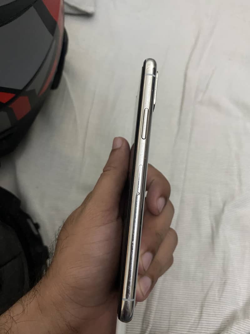 Apple iPhone X 3
