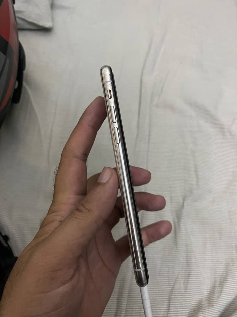 Apple iPhone X 5