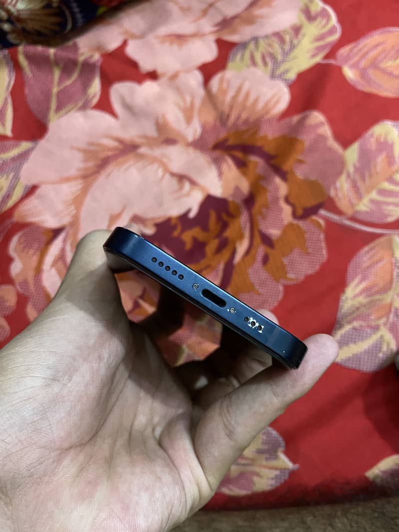 Apple iPhone 13 1