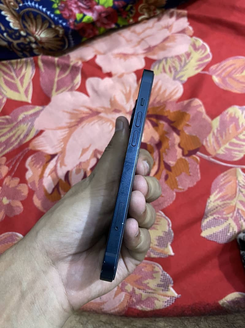 Apple iPhone 13 3