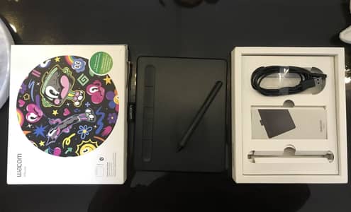 Wacom Intuos Small Graphic Drawing Tablet, Includes Software.
