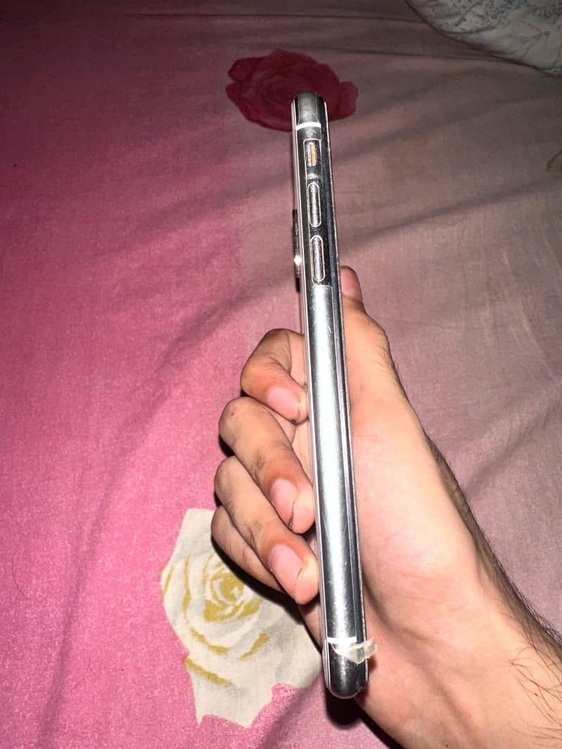 Apple iPhone X 3