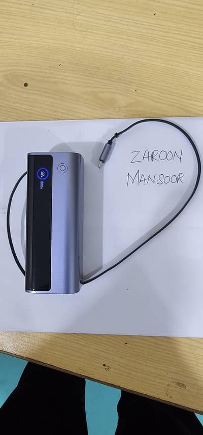 Baseus 20000 mah powerbank with retractable cable included