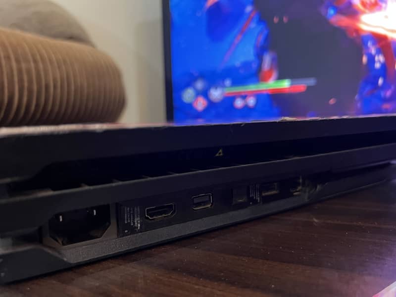 PS4 PRO 1TB 3