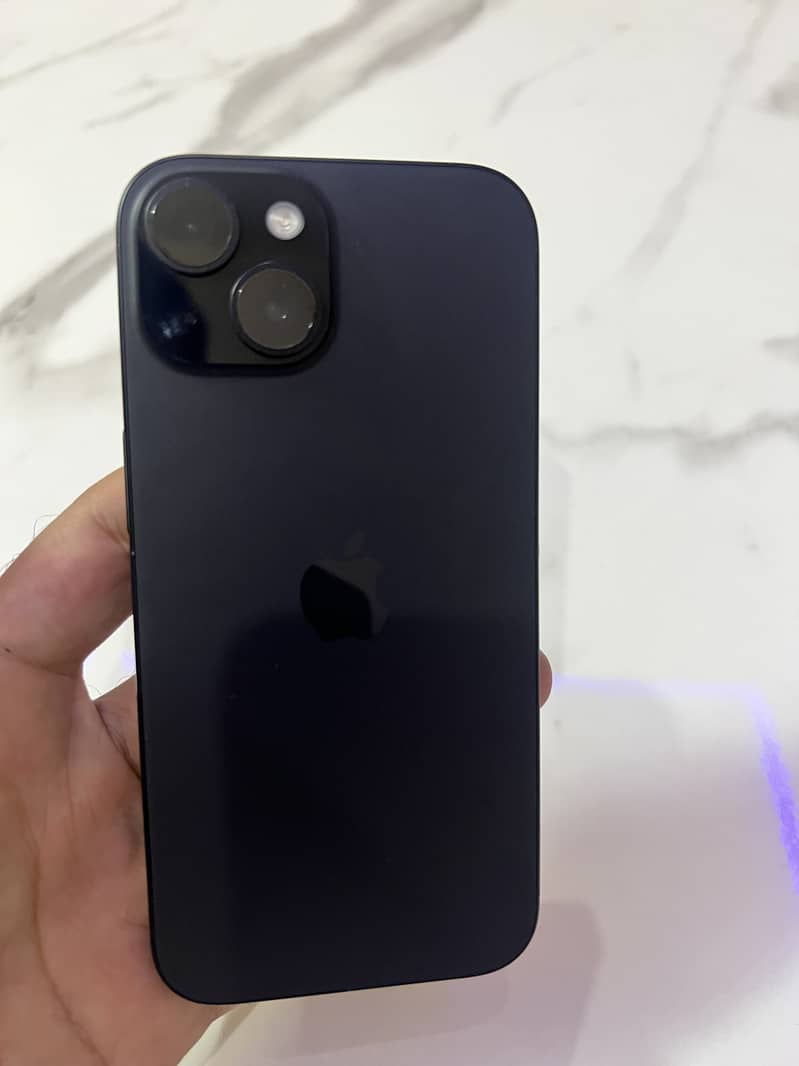 iPhone 15 4