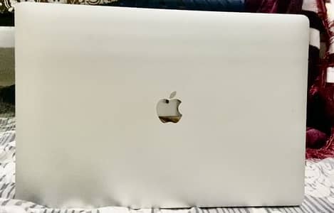 MacBook Pro 15-inch 2017 silver colour| Core i7 | 16GB RAM | 512GB SSD