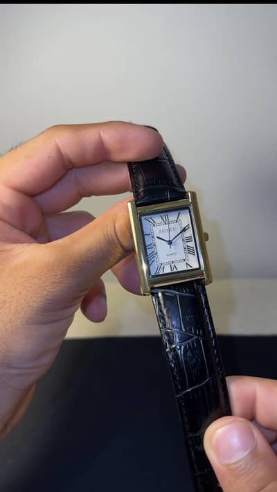 Old money Mens watch RS 1800