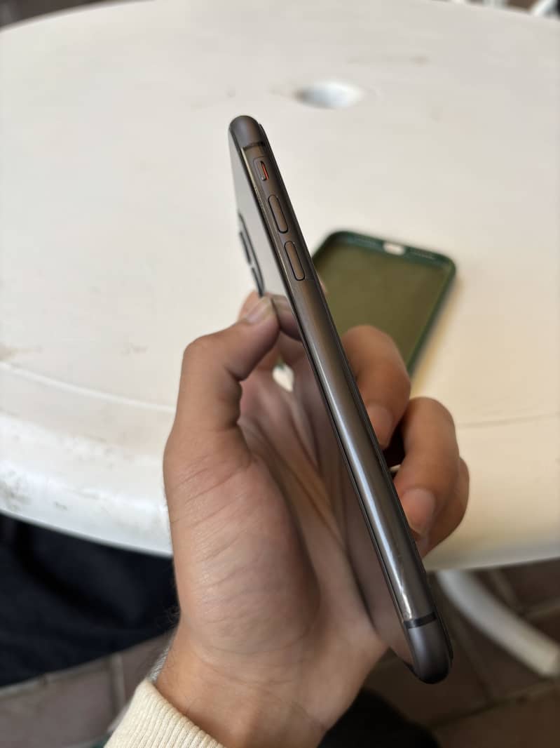 Apple iPhone 11 3