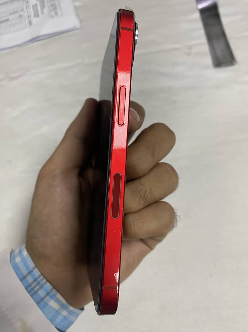Apple iPhone 13 5