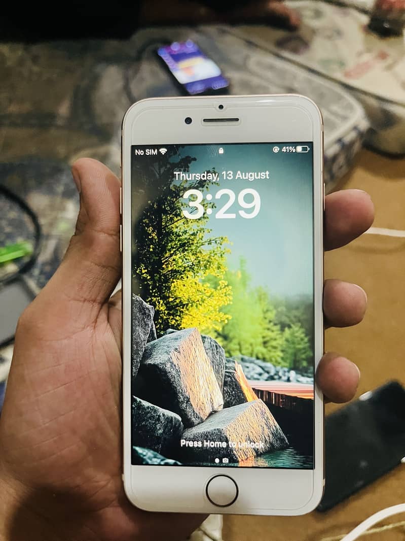 Apple iPhone 8 1