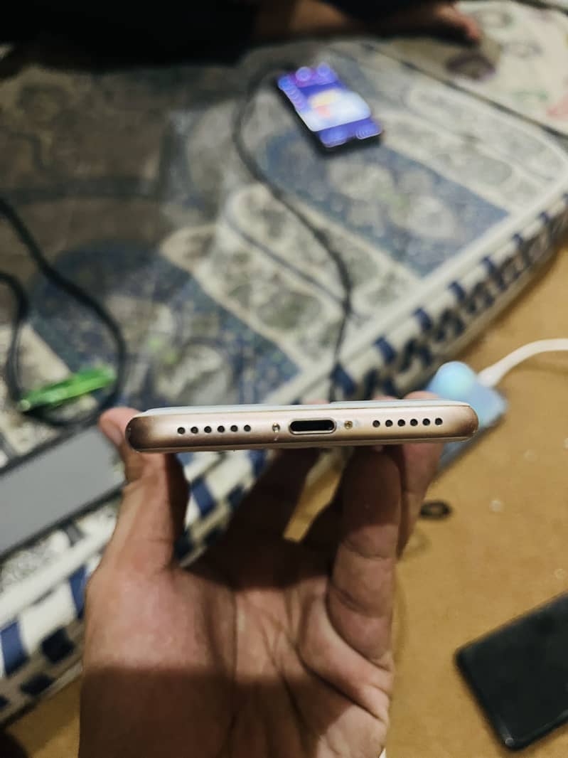 Apple iPhone 8 3