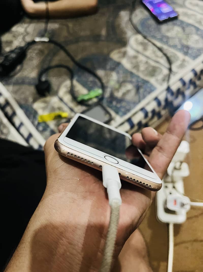 Apple iPhone 8 Plus 3