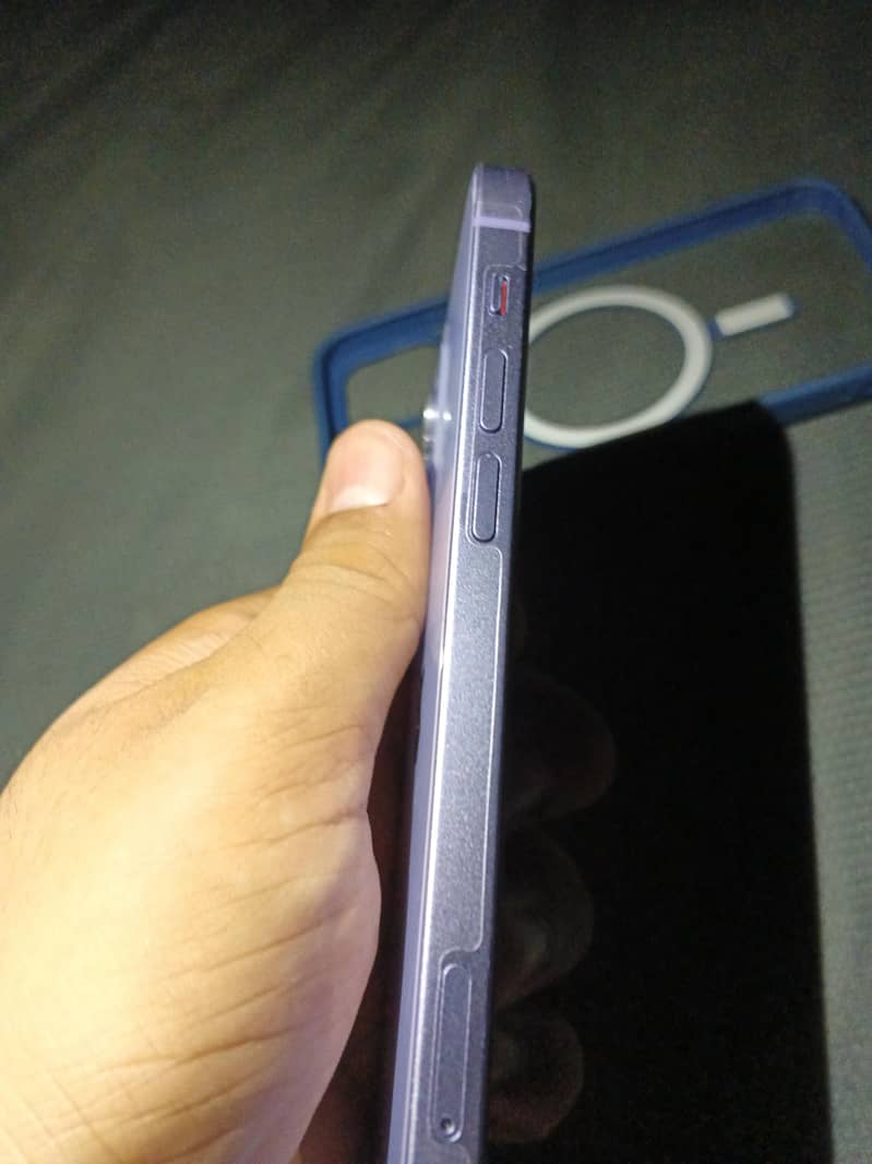 Apple iPhone 12 4