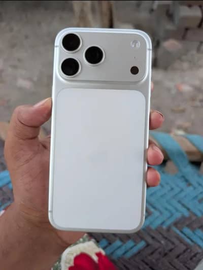 17 pro max B health 100 caycl98. factory unlock LLA 256gb 4 month sim