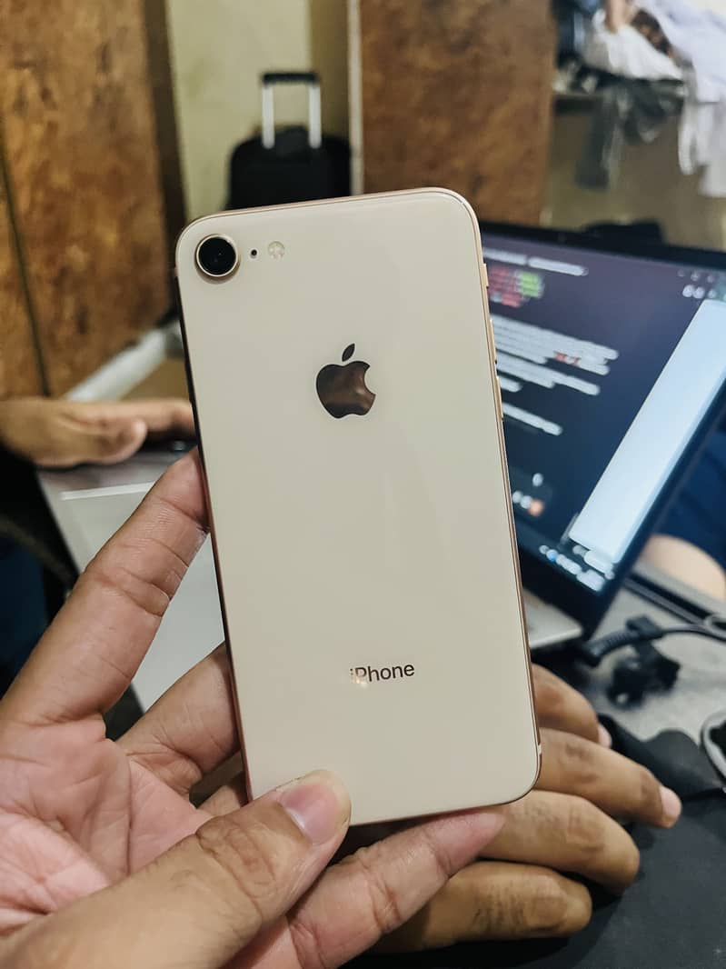 Apple iPhone 8 0