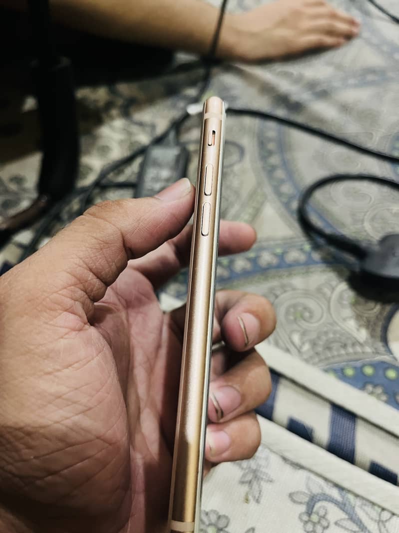 Apple iPhone 8 3