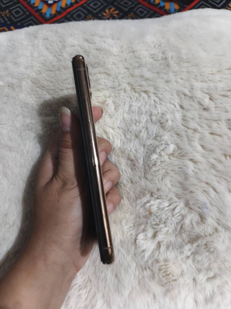iphone xs 3