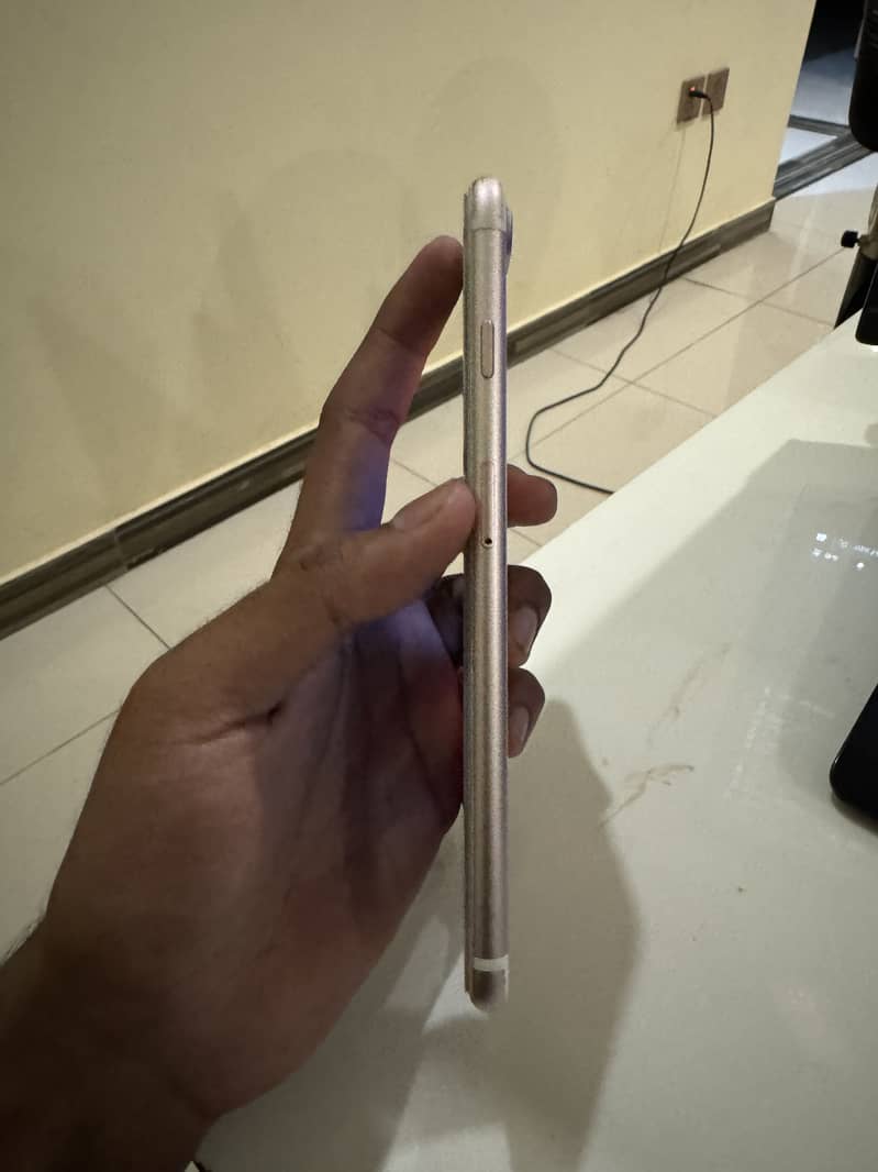 Apple iPhone 7 Plus 2